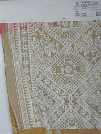 Photo du tissu Tulle ivoire à broderies florales, référence ZW-F2021