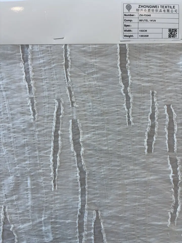 Photo du tissu Voile texturé à rayures découpées, référence ZW-F5046
